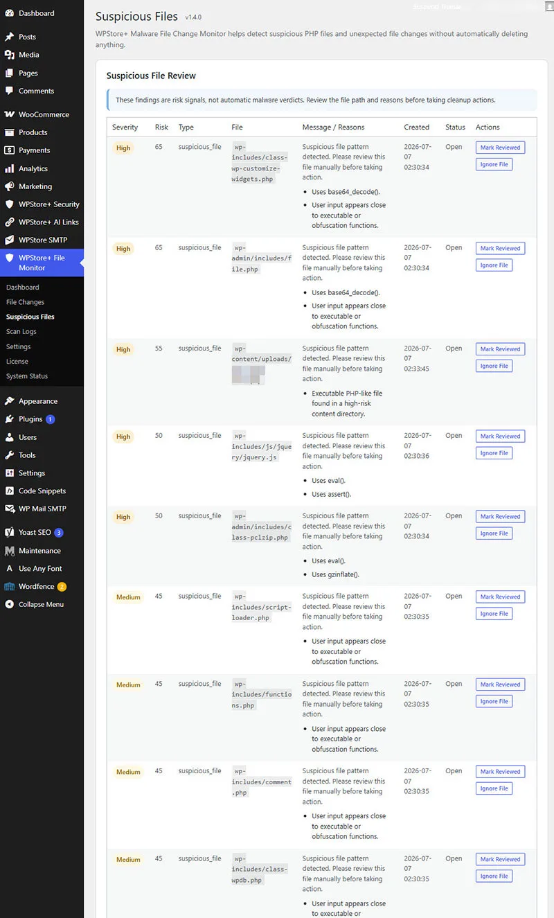 แสดงรายการไฟล์ PHP ที่น่าสงสัย พร้อมระบุระดับความรุนแรง คะแนนความเสี่ยง เส้นทางไฟล์ และสาเหตุ
